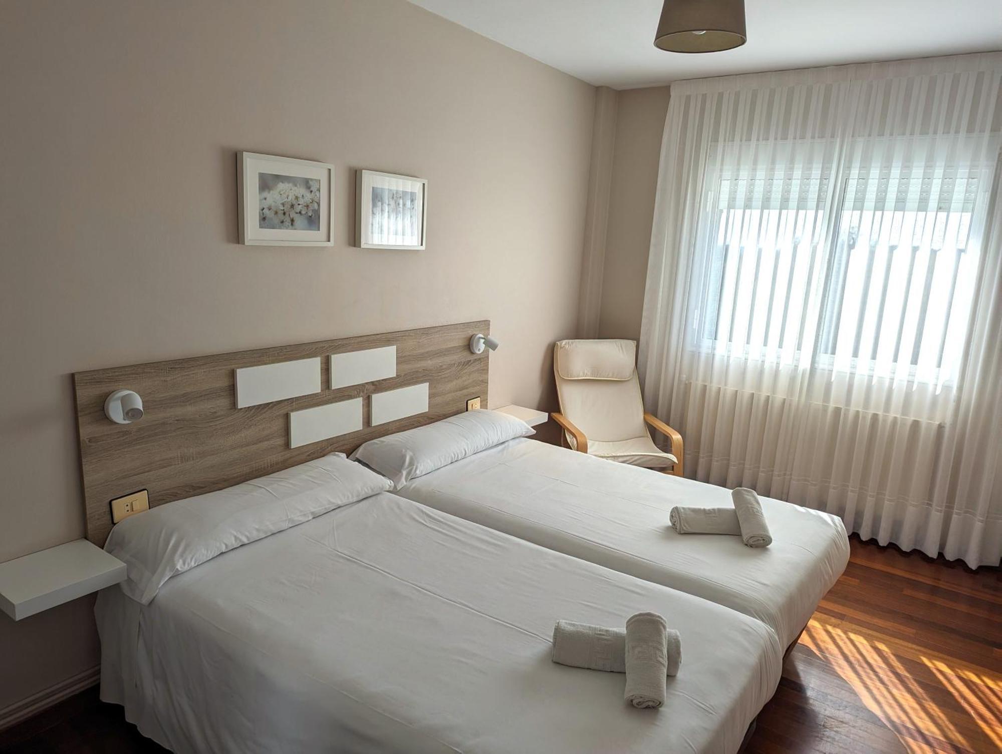 Apartamentos Turisticos Guillermo Палас-де-Рей Экстерьер фото
