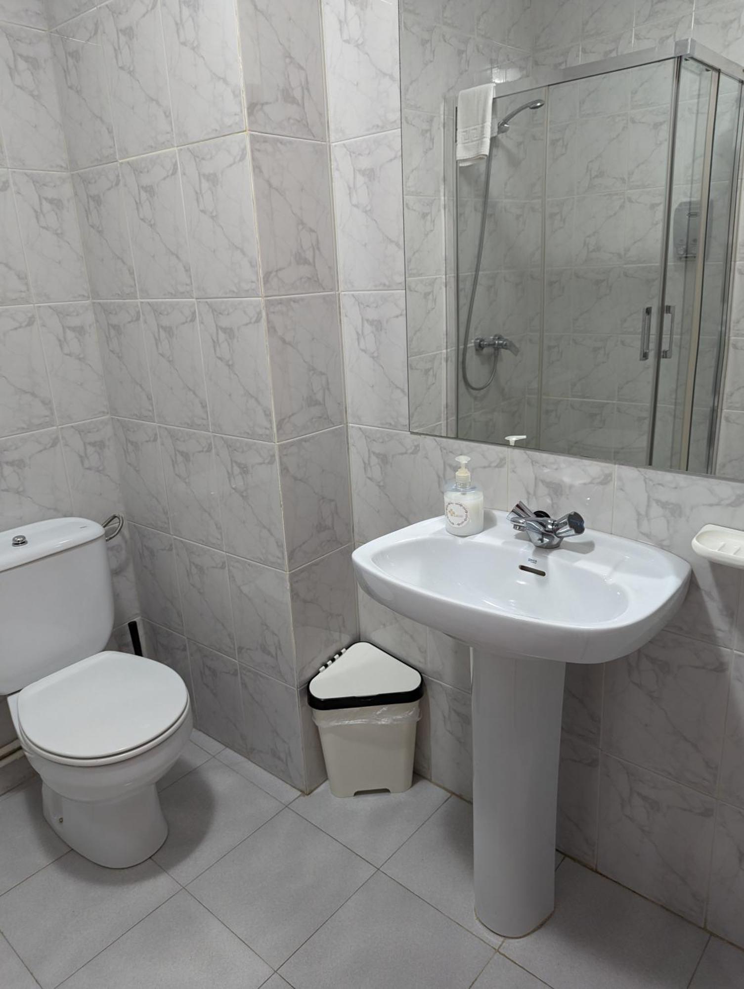 Apartamentos Turisticos Guillermo Палас-де-Рей Экстерьер фото